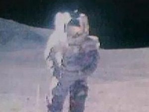 ΑΠΙΣΤΕΥΤΟ ΒΙΝΤΕΟ: Αστροναύτες τραγουδούν και χορεύουν στο φεγγάρι! - Φωτογραφία 1