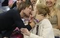 ΔΕΙΤΕ: Το καυτό φιλί διάσημου ζεύγους μπροστά σε 37.000 ανθρώπους - Φωτογραφία 3