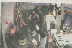 Νέες φωτογραφίες από τις λεηλασίες των καταστημάτων από αλητάμπουρες κουκουλοφόρους