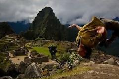 Κωλοτούμπες σε όλο τον κόσμο