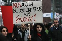 Μπόχουμ, Γερμανία: 25.000 άτομα διαδήλωσαν κατά του Ερντογάν