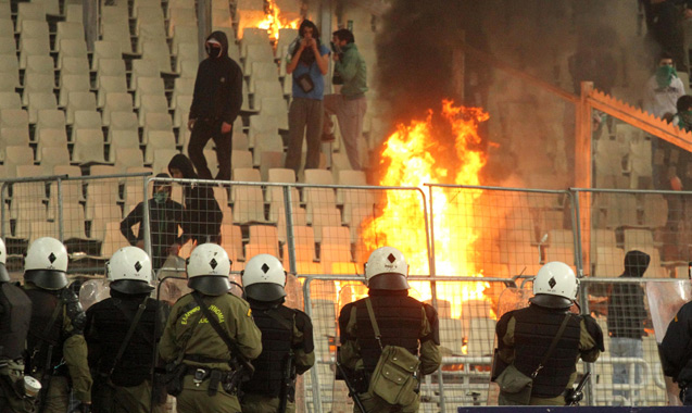 ΕΛ.ΑΣ.: Βαριά «οπλισμένη» ήταν η θύρα 3 στο ΟΑΚΑ- Ετοίμαζαν από μέρες τα επεισόδια - Φωτογραφία 2