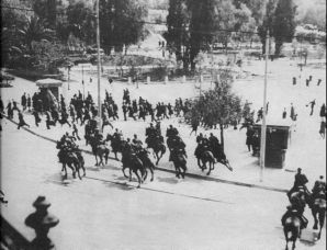 ΔΙΑΔΩΣΤΕ: Όπως την 25η Μαρτίου 1942: ΔΕΝ ΦΟΒΑΜΑΙ – ΔΙΑΔΗΛΩΝΩ! - Φωτογραφία 2