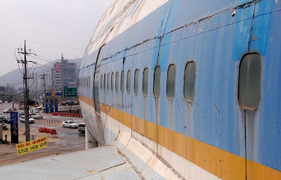 Ένα Boing 747 στη μέση της πόλης! [pics] - Φωτογραφία 3