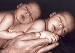 Ελληνίδα γέννησε δίδυμα από διαφορετικό πατέρα! - Φωτογραφία 1