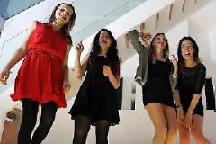 Έκαναν το σπίτι τους club για να αποφεύγουν τις εξόδους, τα παιδιά τους! (photos)