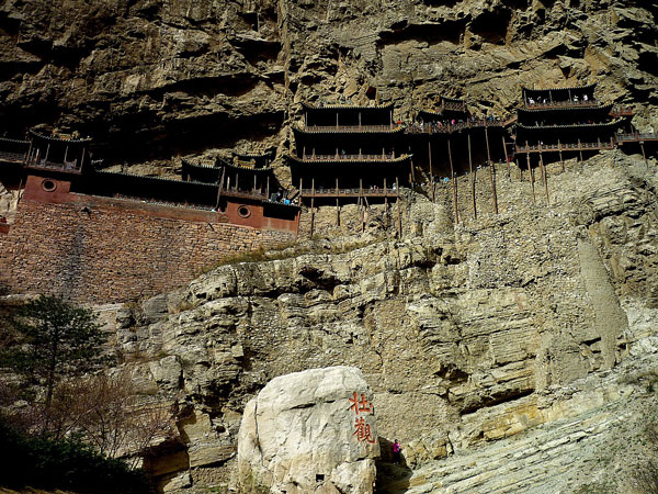 Ένας κινέζικος ναός… κρέμεται στο γκρεμό! - Φωτογραφία 5