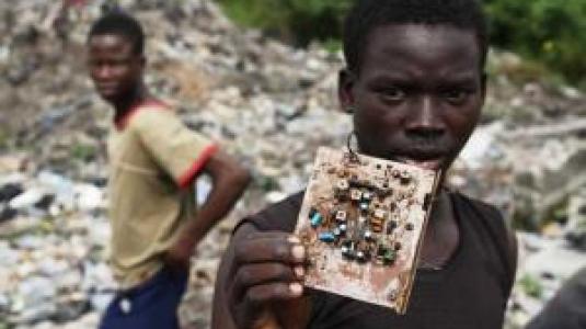 Τα ηλεκτρονικά σκουπίδια της Ευρώπης καταστρέφουν την Αφρική... - Φωτογραφία 4