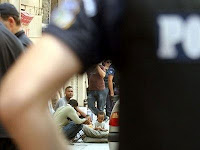 Έφοδος της αστυνομίας σε επιχειρήσεις που απασχολούσαν ανασφάλιστους λαθρομετανάστες-82 συλλήψεις! - Φωτογραφία 1