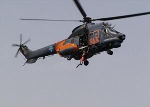 Επιχείρηση μεταφοράς τραυματισμένου ναυτικού με Super Puma στο ΠΑΓΝΗ - Φωτογραφία 1