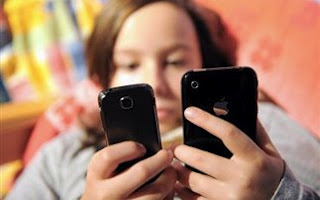 Ένας μέσος έφηβος στέλνει 60 sms τη μέρα - Φωτογραφία 1