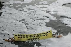 ΔΕΙΤΕ: Διαμαρτυρία μέσα το νερό