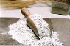 Ποιά διάσημη περιέλουσαν με αλεύρι;