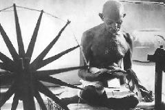 Γιατί ο κόσμος να θέλει να αποδοκιμάσει στις Παρελάσεις; Μήπως γιατί...