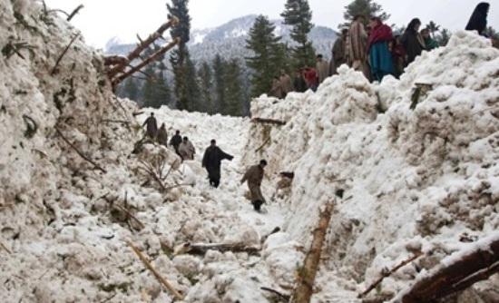 Δεκάδες νεκροί από χιονοστιβάδα στο Αφγανιστάν - Φωτογραφία 1
