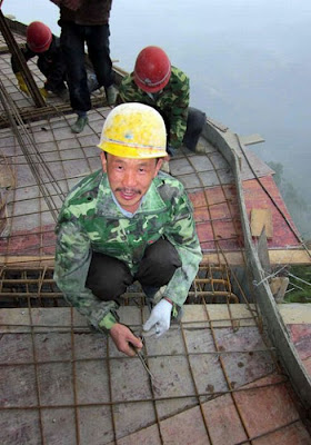 Απάνθρωπες συνθήκες δουλειάς των οικοδόμων στην Κίνα, στον βωμό του οικονομικού θαύματος - Φωτογραφία 13