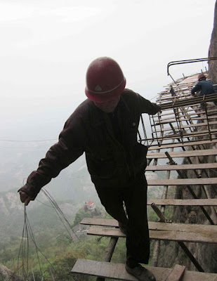 Απάνθρωπες συνθήκες δουλειάς των οικοδόμων στην Κίνα, στον βωμό του οικονομικού θαύματος - Φωτογραφία 8