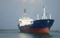 Θαλάσσια ρύπανση από φορτηγό πλοίο στην Ελευσίνα