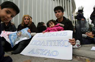 Το 2011 η Ελλάδα δέχθηκε 9.310 αιτήσεις ασύλου...Τότε πως στο διάβολο σουλατσάρουν εκατοντάδες χιλιάδες λαθρομετανάστες ανάμεσα μας? - Φωτογραφία 1