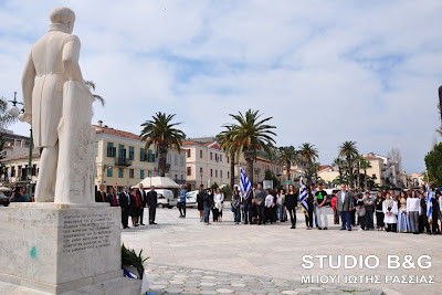 Κατάθεση στεφάνων από μαθητές στο άγαλμα του Καποδίστρια στο Ναύπλιο - Φωτογραφία 2