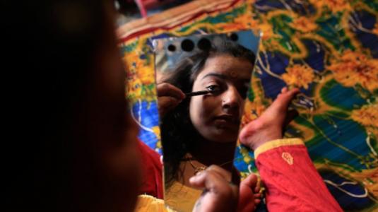 Μπαγκλαντές: Εκδιδόμενες έφηβες εξαναγκάζονται στη λήψη στεροειδών για αγελάδες... - Φωτογραφία 1
