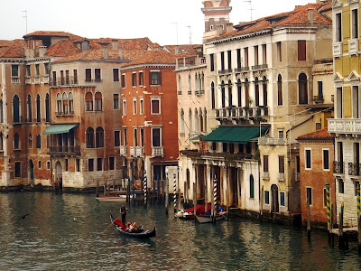 Βενετία: Δεν σταματά να βυθίζεται και έχει πάρει και κλίση - Φωτογραφία 1
