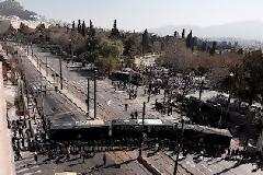 Χωρίς παρατράγουδα η μαθητική παρέλαση...Οι μαθητές δεν χαιρέτησαν τους επισήμους..23 προσαγωγές από την ΕΛΑΣ