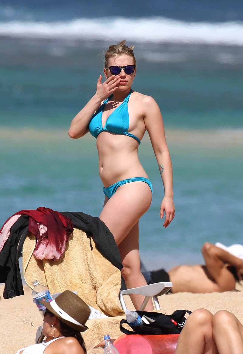 Η Scarlett Johansson με μπικίνι στην παραλία χωρίς ρετούς! [φωτο] - Φωτογραφία 1