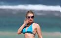 Η Scarlett Johansson με μπικίνι στην παραλία χωρίς ρετούς! [φωτο]