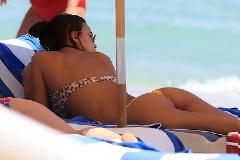 Η Irina.. ο ήλιος και η θάλασσα. Απολαύστε!!