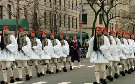 «Φιλελληνική» η καθιερωμένη παρέλαση της 25ης Μαρτίου στη Νέα Υόρκη - Φωτογραφία 1