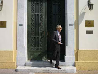 Το «γλίτωσε» το αυτόφωρο ο διευθυντής της Τράπεζας της Ελλάδος στην Καλαμάτα... - Φωτογραφία 1
