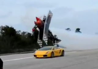 Τρελός πιλότος εναντίον Lamborghini! [video] - Φωτογραφία 1