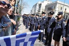 «Σα να γίνεται κάτι κακό»