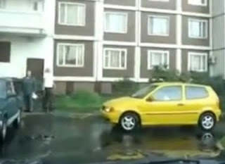 ΑΠΙΣΤΕΥΤΟ VIDEO: Γυναίκα οδηγός προσπαθεί να παρκάρει - Φωτογραφία 1