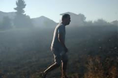 Eίδαν εμπρηστές να βάζουν φωτιά κοντά σε σπίτια!