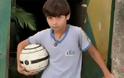 Απίστευτος 11χρονος ποδοσφαιριστής χωρίς πόδια (video)