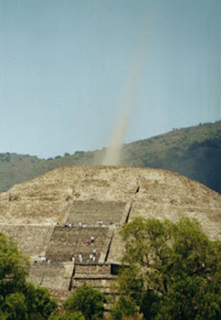 Πυραμίδες σε όλο τον κόσμο άρχισαν να εκπέμπουν δέσμες ενέργειας - Φωτογραφία 2