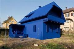 Πόσο μπορείς να αντέξεις σε ένα μπλε σπίτι;