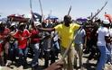 Νότια Αφρική: Ελεύθεροι 162 από τους 270 απεργούς μεταλλωρύχους