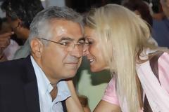 Πηγαδάκια και θερμοί εναγκαλισμοί στην εκδήλωση του ΠΑΣΟΚ