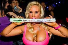 ΔΕΙΤΕ: Τα είδε όλα το... φόρεμα