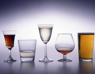 Το σχήμα του ποτηριού επηρεάζει την ποσότητα αλκοόλ που πίνουμε - Φωτογραφία 1