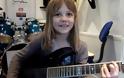 VIDEO: Η 8χρονη που ροκάρει και τρελαίνει το youtube!