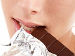 VIDEO: Διάβασε πως μπορείς να φας όση σοκολάτα θέλεις χωρίς να πάρεις θερμίδες! - Φωτογραφία 1