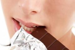 VIDEO: Διάβασε πως μπορείς να φας όση σοκολάτα θέλεις χωρίς να πάρεις θερμίδες!