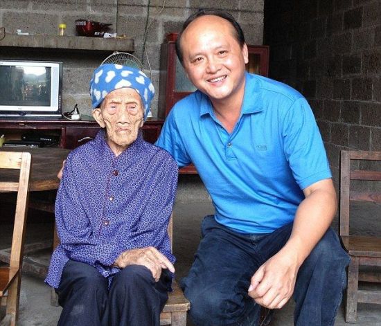 ΑΠΙΣΤΕΥΤΟ: Γιαγιά ετών… 127 Απέκτησε τον γιο της στα 61! [ΦΩΤΟ] - Φωτογραφία 2
