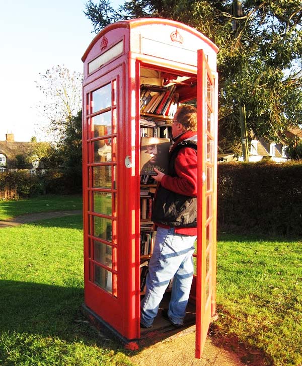 ΔΕΙΤΕ: Οι λονδρέζικοι τηλεφωνικοί θάλαμοι γέμισαν βιβλία! - Φωτογραφία 3