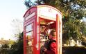 ΔΕΙΤΕ: Οι λονδρέζικοι τηλεφωνικοί θάλαμοι γέμισαν βιβλία! - Φωτογραφία 3