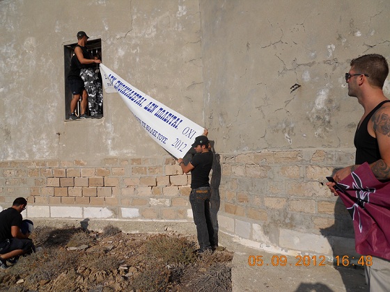 ΔΕΙΤΕ: Απόβαση-κατάληψη στο νησάκι Διδύμη από οπαδούς της Χρυσής Αυγής στη Σύρο! - Φωτογραφία 2